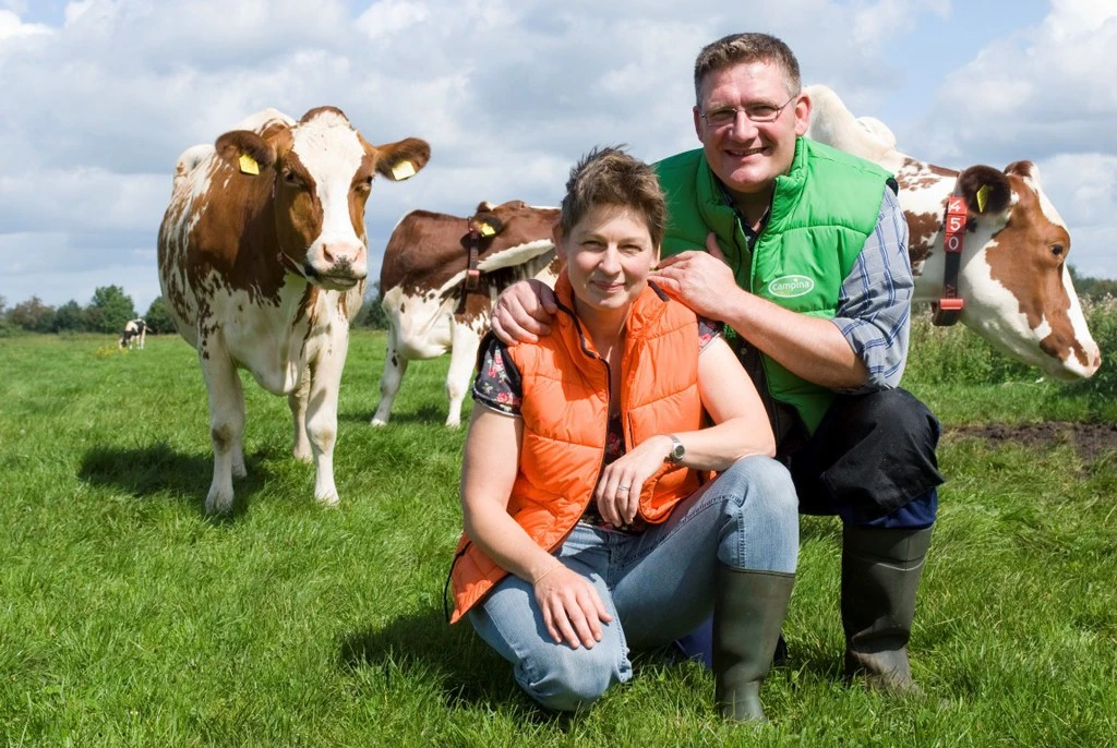 NL03-Hans-Coolen-en-vrouw-in-wei_0025